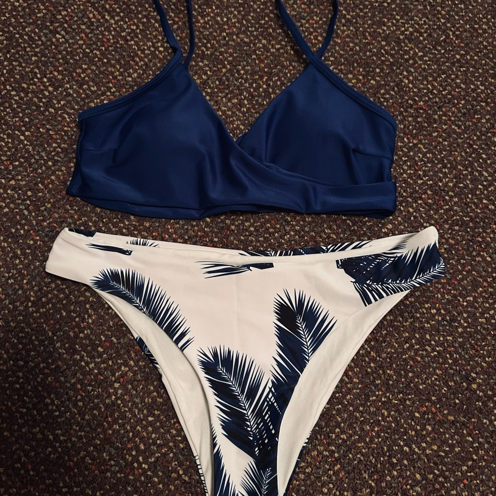 NWOT  Navy and White Palm Print Bikini Set